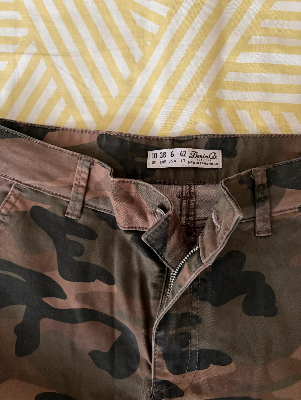 90's Cargo Pants Brown and Olive Camo Cargo Pants - Picture 5 of 8